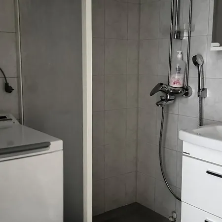Parvekkeellinen Yksioe Autopaikalla Apartman *